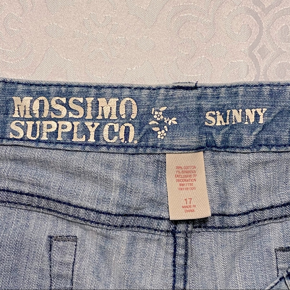 Light Washed Jeans - Picture 7 of 8